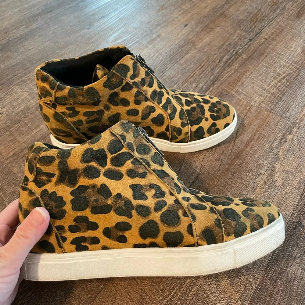 Blondo Glenda Leopard Waterproof Suede Zip Up Wedge Heel Sneaker Bootie Size 6.5 - Picture 2 of 14